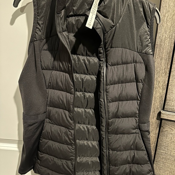 Lulu Lemon Women's Down for It All 700-Down-Fill Vest Size 8 - Picture 2 of 3